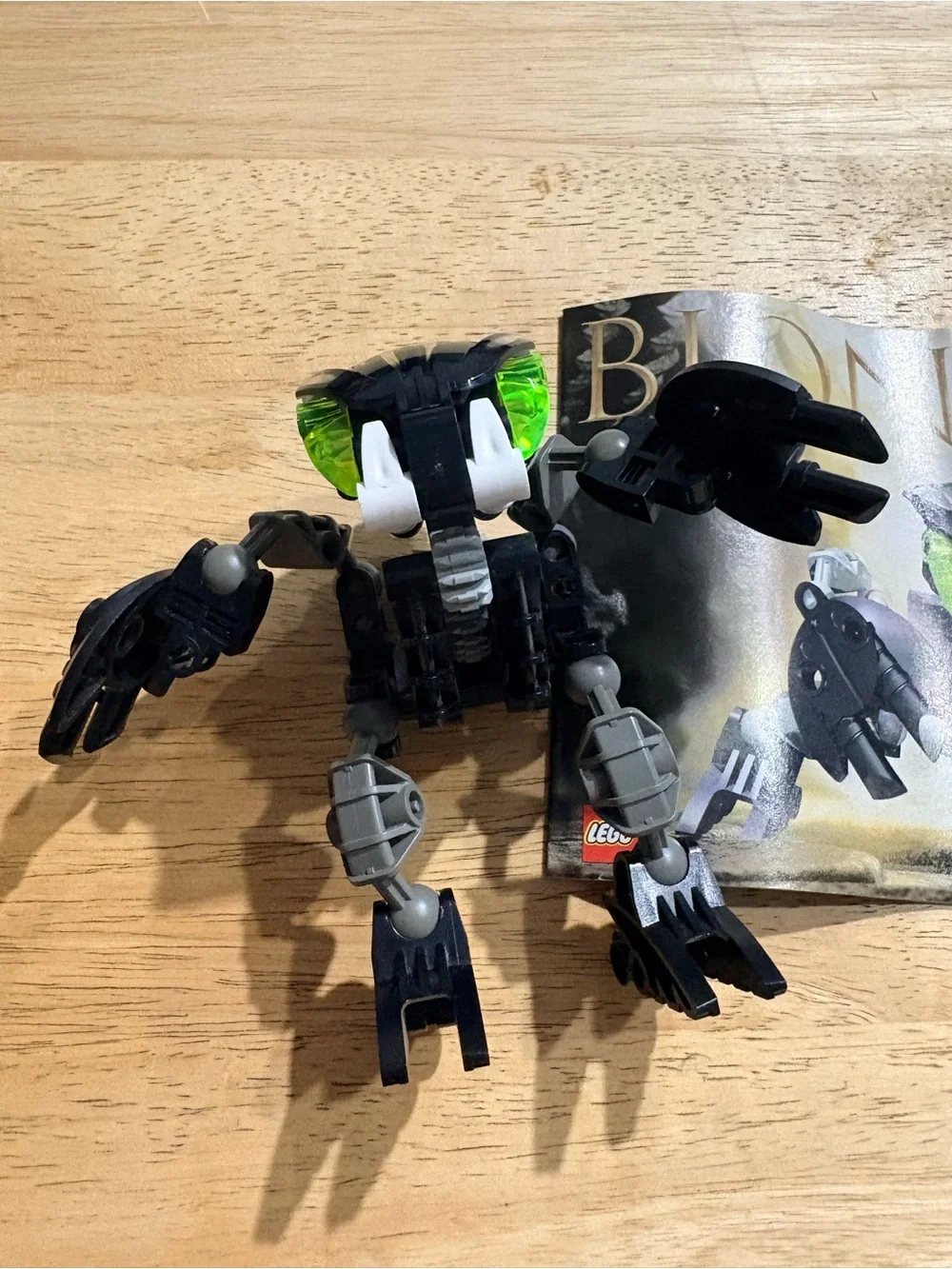 LEGO BIONICLE Nuhvok 8561 (2002) – Vintage Figure